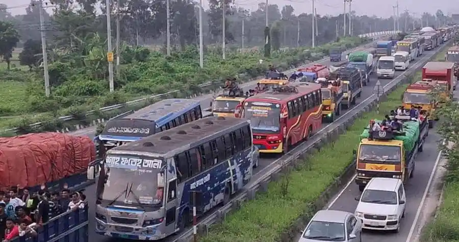 ঈদযাত্রার শেষ মুহূর্তে যমুনা সেতু মহাসড়কে যান চলাচল ধীরগতি. Channel i News - চ্যানেল আই নিউজ