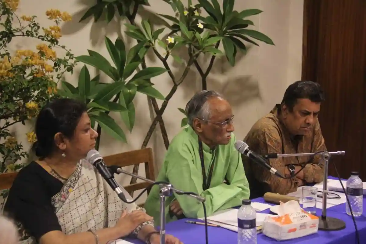 নতুন সভাপতি পেল ছায়ানট অনুষ্ঠানে বক্তারা আলোচনা করছেন. Channel i News - চ্যানেল আই নিউজ