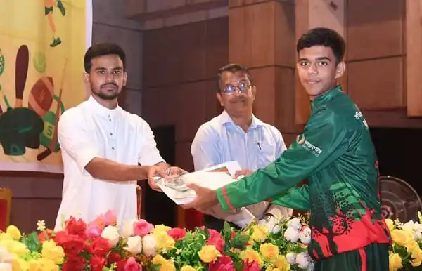 যুব ও ক্রীড়া উপদেষ্টার উপস্থিতিতে প্রতিভা পুরস্কার বিতরণ অনুষ্ঠান. Channel i News - চ্যানেল আই নিউজ