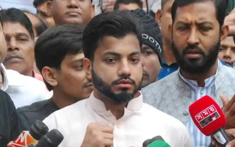 ইশরাকের শপথ না নেওয়ার প্রতিবাদে তার সমর্থকরা উপস্থিত. Channel i News - চ্যানেল আই নিউজ