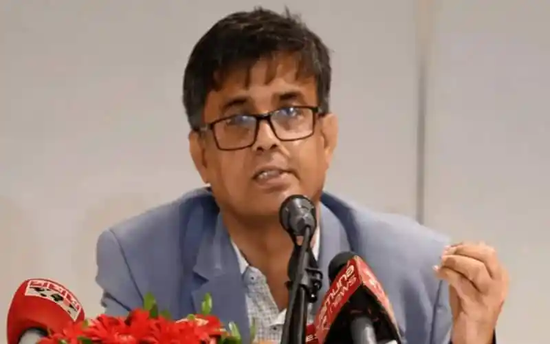 জনপ্রিয় রাজনীতিবিদ বক্তৃতা দিচ্ছেন, পত্রিকা ও মিডিয়া ক্যামেরার সামনে. Channel i News - চ্যানেল আই নিউজ