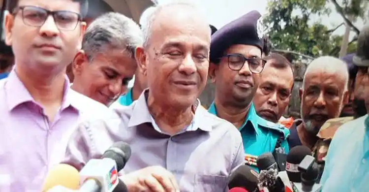 জনপ্রিয় ব্যক্তির সঙ্গে সাংবাদিকদের সাক্ষাৎকারের মুহূর্ত. Channel i News - চ্যানেল আই নিউজ