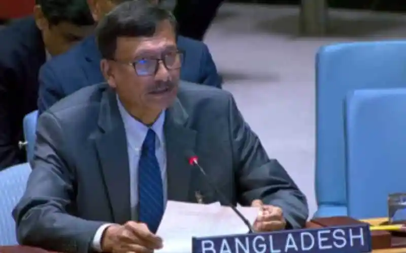 বাংলাদেশের প্রতিনিধি সভায় একজন বক্তা বক্তব্য দিচ্ছেন. Channel i News - চ্যানেল আই নিউজ