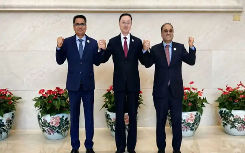 বাংলাদেশ, চীন ও পাকিস্তানের প্রতিনিধিরা ত্রিপক্ষীয় প্ল্যাটফর্মের জন্য একত্রিত. Channel i News - চ্যানেল আই নিউজ