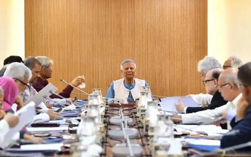 উপদেষ্টা পরিষদের বৈঠকে বিভিন্ন পেশার মানুষ অংশগ্রহণ করছে. Channel i News - চ্যানেল আই নিউজ