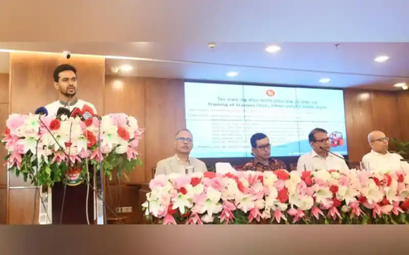 আসিফ মাহমুদ বক্তৃতা দিচ্ছেন, প্যানেল সদস্যরা উপস্থিত. Channel i News - চ্যানেল আই নিউজ