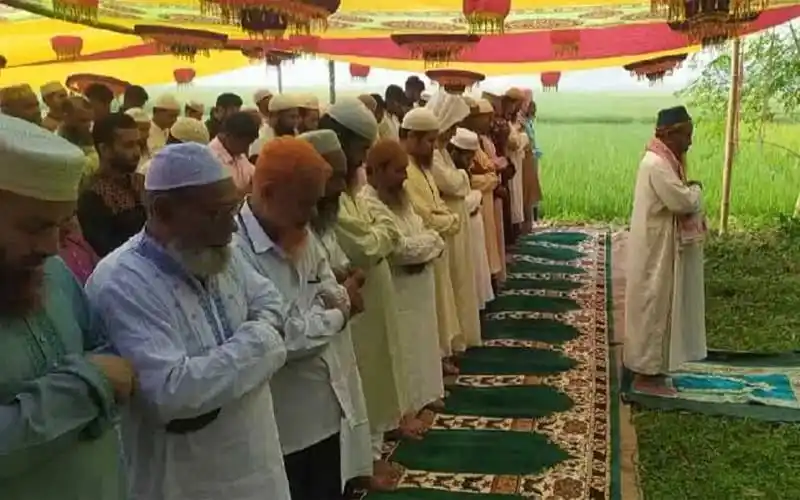 ঈদ উপলক্ষে মুসল্লিরা প্রার্থনা করছেন, দেশের কিছু এলাকায় ঈদ উদযাপন. Channel i News - চ্যানেল আই নিউজ