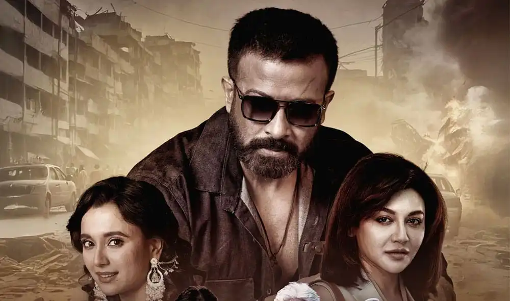 অভিনেতা ও দুই অভিনেত্রীর স্টাইলিশ পোজ, ধ্বংসস্তূপের পটভূমিতে. Channel i News - চ্যানেল আই নিউজ