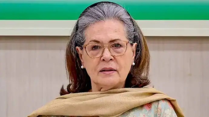 সোনিয়া গান্ধী ভারতের রাজনৈতিক নেতা, নীরবতার কড়া সমালোচনা করছেন. Channel i News - চ্যানেল আই নিউজ