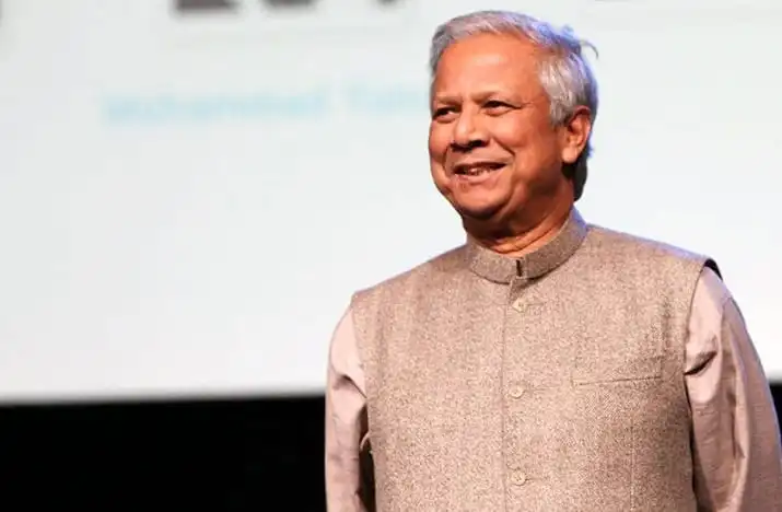প্রধান উপদেষ্টা কিংস চার্লস হারমনি অ্যাওয়ার্ড গ্রহণ করছেন. Channel i News - চ্যানেল আই নিউজ