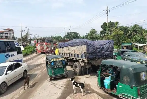 ঢাকা-সিলেট মহাসড়কে যানজটের কারণে দুর্ভোগে যাত্রীরা. Channel i News - চ্যানেল আই নিউজ