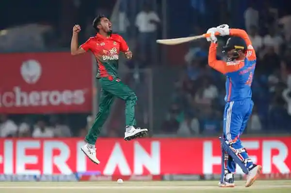 বাংলাদেশের ক্রিকেটাররা উল্লাসে মেতে উঠেছে, মাঠে আনন্দের মুহূর্ত. Channel i News - চ্যানেল আই নিউজ