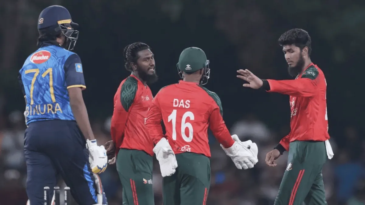 বাংলাদেশ ক্রিকেট দলের খেলোয়াড়রা জয় উদযাপন করছে. Channel i News - চ্যানেল আই নিউজ