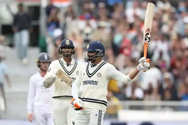 ভারতীয় ক্রিকেটাররা মাঠে জয়ের উল্লাসে উদযাপন করছে. Channel i News - চ্যানেল আই নিউজ