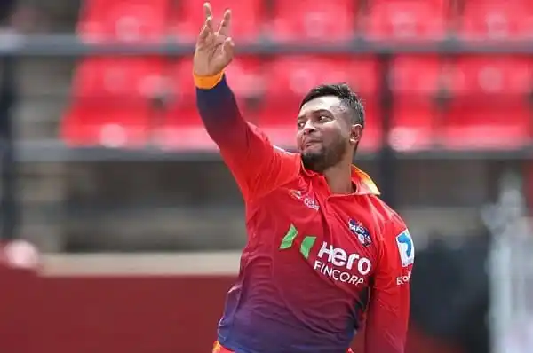 বাংলাদেশ ক্রিকেটার সাকিব আল হাসান ম্যাচের পর উদযাপন করছেন. Channel i News - চ্যানেল আই নিউজ
