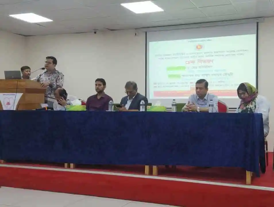 চিকিৎসা সহায়তা প্রদান অনুষ্ঠানে বক্তা ও অতিথিরা উপস্থিত. Channel i News - চ্যানেল আই নিউজ