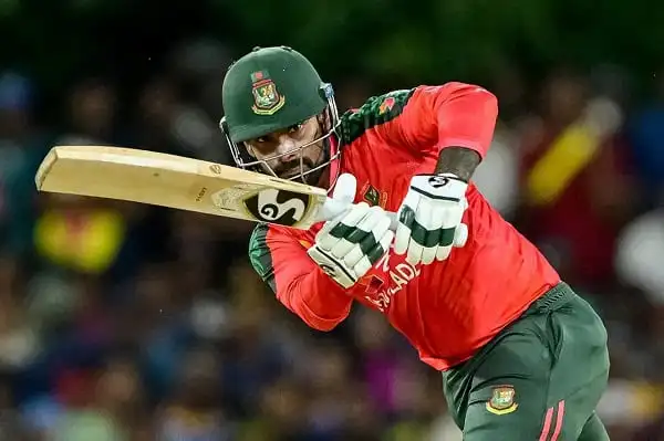 বাংলাদেশ ক্রিকেটার লিটন দাস ব্যাটিং করছেন, আন্তর্জাতিক ক্রিকেট ম্যাচে. Channel i News - চ্যানেল আই নিউজ