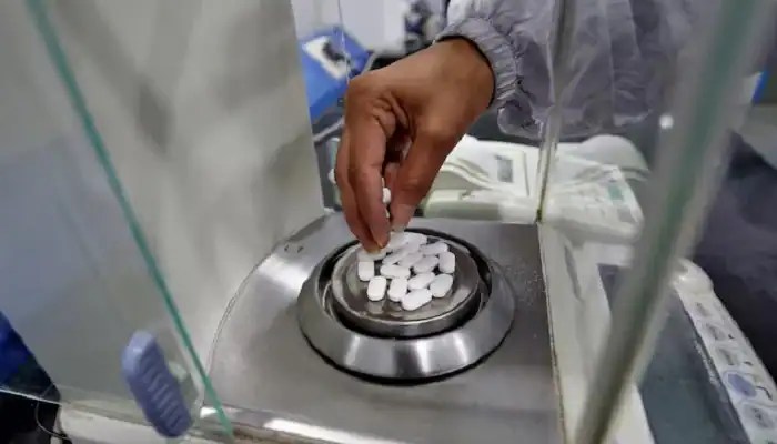 প্লাস্টিক বর্জ্য থেকে তৈরি ব্যথানাশক ওষুধের গবেষণা. Channel i News - চ্যানেল আই নিউজ