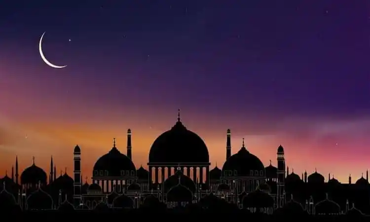সন্ধ্যায় মসজিদের silhouette ও চাঁদ, শান্তিপূর্ণ পরিবেশ. Channel i News - চ্যানেল আই নিউজ