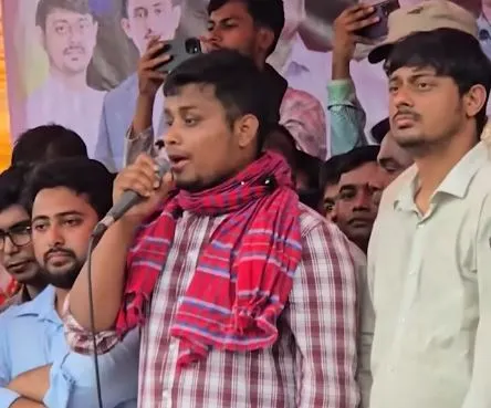 বাংলাদেশের রাজনৈতিক সমাবেশে বক্তা বক্তব্য দিচ্ছেন. Channel i News - চ্যানেল আই নিউজ
