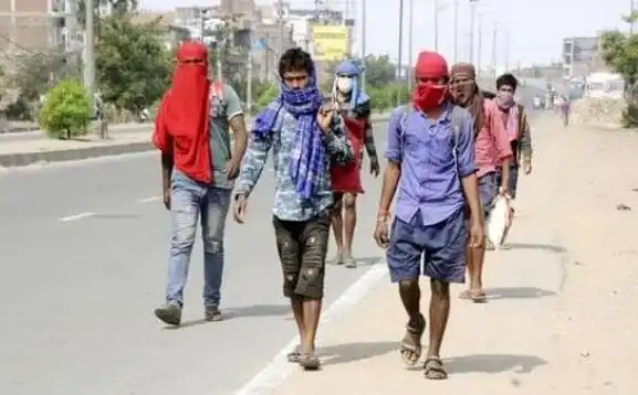 বাংলাদেশি যুবকরা উড়িষ্যায় বাংলাভাষীদের হেনস্তার প্রতিবাদে পথে. Channel i News - চ্যানেল আই নিউজ