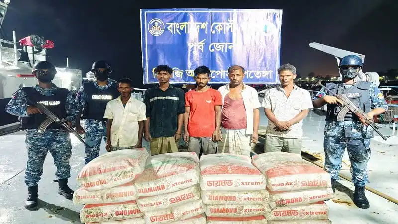 পাচারকারীদের আটক করে পুলিশ, চট্টগ্রাম. Channel i News - চ্যানেল আই নিউজ