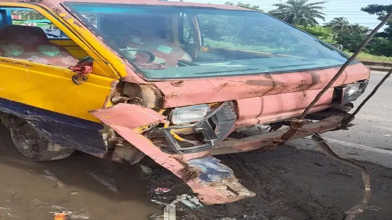 ফেনীতে বাসের ধাক্কায় আহত দুই ভাই রাস্তার পাশে পড়ে আছেন. Channel i News - চ্যানেল আই নিউজ