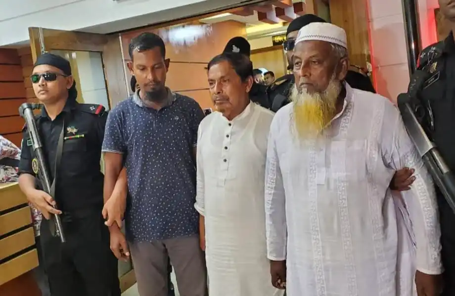 নিরাপত্তা বাহিনী ও সন্দেহভাজন ব্যক্তিরা মুরাদনগরে ট্রিপল মার্ডার ঘটনায়. Channel i News - চ্যানেল আই নিউজ