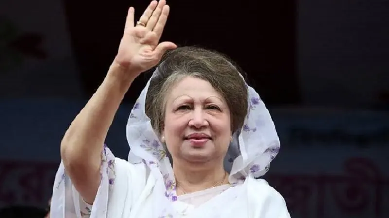 বেগম খালেদা জিয়া জনসভায় হাত তুলে শুভেচ্ছা জানাচ্ছেন. Channel i News - চ্যানেল আই নিউজ