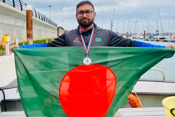 বাংলাদেশি সাঁতারু সাগরে সাফল্য অর্জন করে চ্যাম্পিয়নশিপের পদক নিয়ে. Channel i News - চ্যানেল আই নিউজ