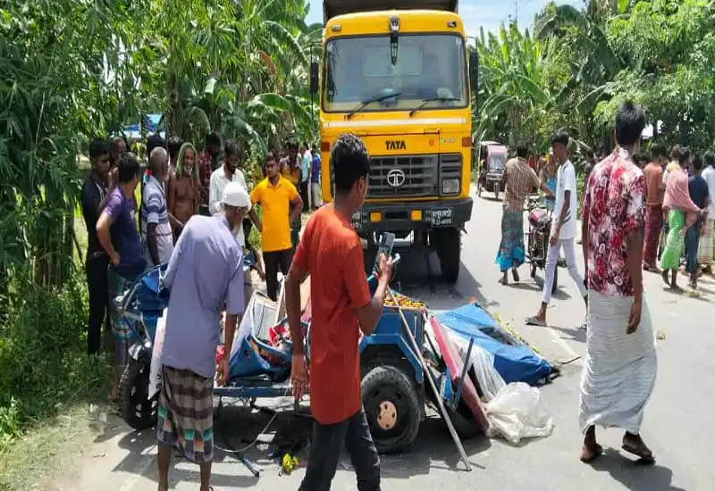 কুড়িগ্রামে ট্রাক চাপায় নিহত ২, আহত ১, ঘটনাস্থলে পুলিশ ও স্থানীয়রা. Channel i News - চ্যানেল আই নিউজ