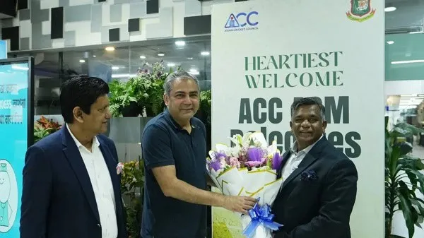 অ্যাকসিসি সম্মেলনে অতিথিদের শুভেচ্ছা জানাচ্ছেন বাংলাদেশি প্রতিনিধি. Channel i News - চ্যানেল আই নিউজ
