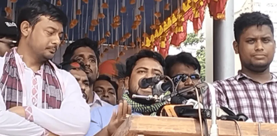 নাহিদ ইসলাম বক্তৃতা দিচ্ছেন, জনসমাগমের মাঝে, বাংলাদেশ. Channel i News - চ্যানেল আই নিউজ