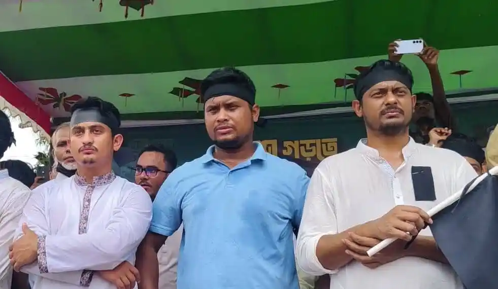 সংবাদ সম্মেলনে অংশগ্রহণকারী তিন ব্যক্তি, বাংলাদেশ. Channel i News - চ্যানেল আই নিউজ