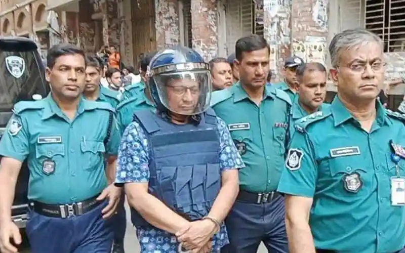 অভিযুক্ত পুলিশ সদস্যদের আদালতে হাজিরা, গণহত্যা মামলার শুনানি চলছে. Channel i News - চ্যানেল আই নিউজ