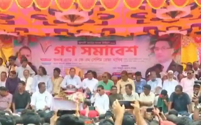 পাবনায় বিএনপির সাবেক এমপি সেলিম রেজাকে সংবর্ধনা অনুষ্ঠানে উপস্থিত নেতাকর্মীরা. Channel i News - চ্যানেল আই নিউজ
