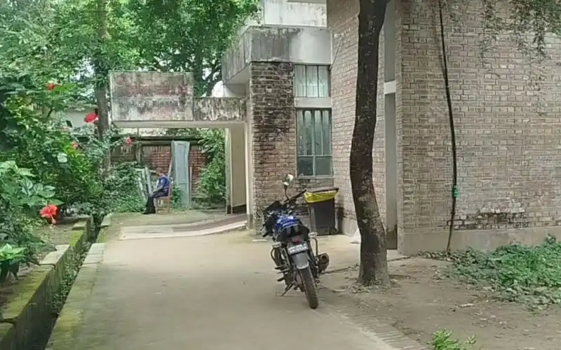 নরসিংদীর চরাঞ্চলে সংঘর্ষের স্থান, অন্ধকারে কিছু মানুষ ও মোটরসাইকেল. Channel i News - চ্যানেল আই নিউজ