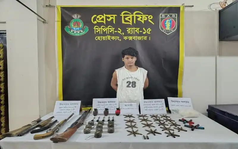 শফি ডাকাতের কাছ থেকে উদ্ধার হওয়া অস্ত্র ও বোমা, গ্রেফতার. Channel i News - চ্যানেল আই নিউজ
