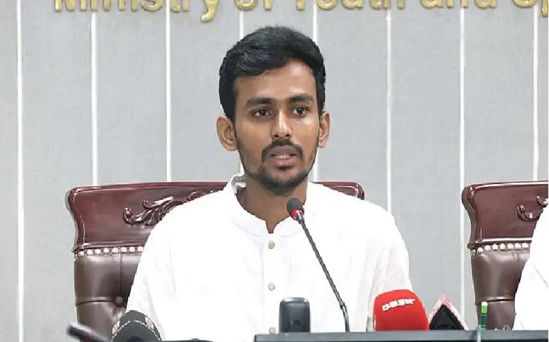 আসিফ মাহমুদ সংবাদ সম্মেলনে বক্তব্য দিচ্ছেন।. Channel i News - চ্যানেল আই নিউজ