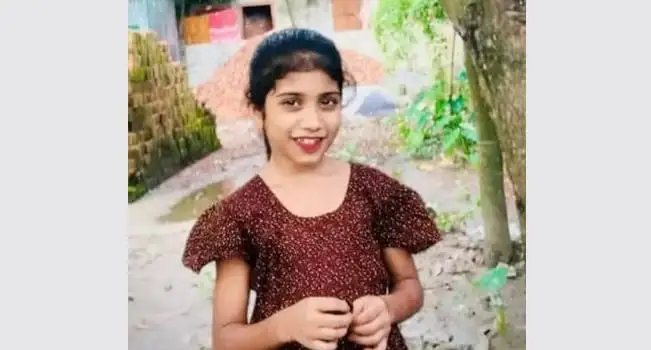 খুশি ও সুন্দর বাচ্চার ছবি, প্রাকৃতিক পরিবেশে. Channel i News - চ্যানেল আই নিউজ
