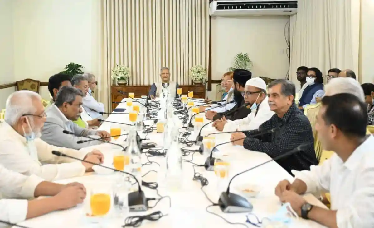 বৈঠকে চার দলের নেতারা প্রধান উপদেষ্টার পাশে থাকার আশ্বাস দেন. Channel i News - চ্যানেল আই নিউজ