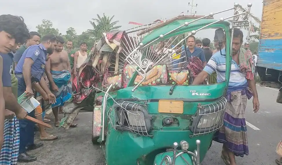 টাঙ্গাইলে বাস-সিএনজি সংঘর্ষের ঘটনাস্থল, আহত ও নিহতের খবর. Channel i News - চ্যানেল আই নিউজ
