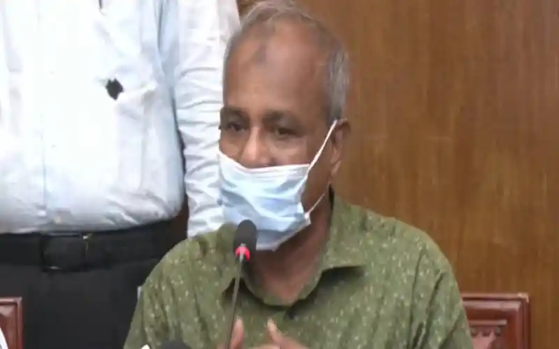 স্বরাষ্ট্র উপদেষ্টা সংবাদ সম্মেলনে মুখোমুখি, মুখে মাস্ক পরা. Channel i News - চ্যানেল আই নিউজ