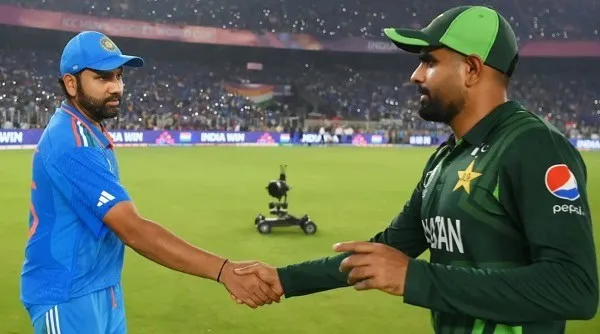 ভারত ও পাকিস্তান ক্রিকেট দলের খেলোয়াড়রা মাঠে হাত মেলাচ্ছেন. Channel i News - চ্যানেল আই নিউজ
