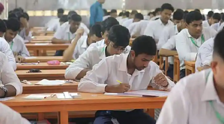 বাংলাদেশের শিক্ষার্থীরা এইচএসসি পরীক্ষার জন্য প্রস্তুতি নিচ্ছে. Channel i News - চ্যানেল আই নিউজ