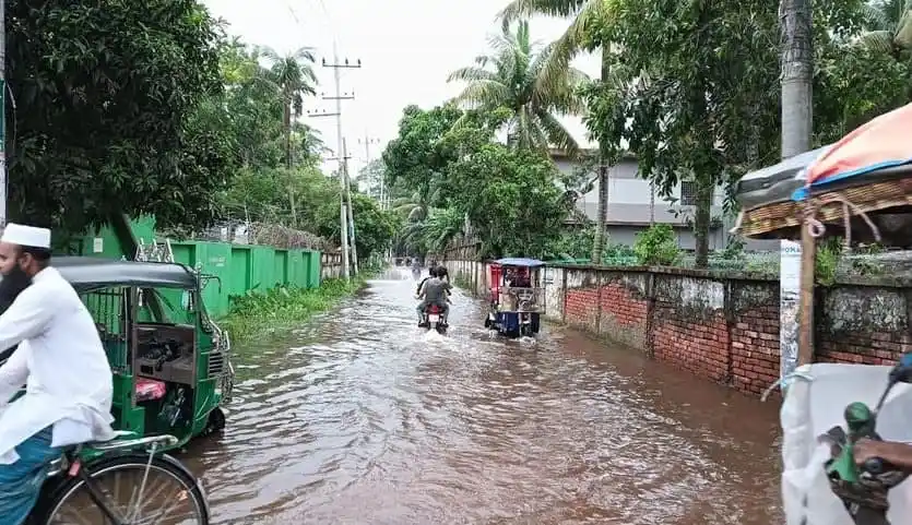 নোয়াখালীতে ভারী বর্ষণে জলাবদ্ধতা সৃষ্টি, মানুষ ও যানবাহন চলাচল ব্যাহত. Channel i News - চ্যানেল আই নিউজ