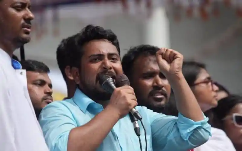 জনতা সরকারের বিরুদ্ধে প্রতিবাদ জানাচ্ছে, নাহিদ সমর্থকদের সাথে. Channel i News - চ্যানেল আই নিউজ