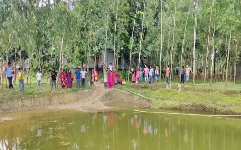 ঠাকুরগাঁওয়ে পুকুরে ডুবে দুই ভাইয়ের মৃত্যু, স্থানীয়রা উদ্ধার করে. Channel i News - চ্যানেল আই নিউজ