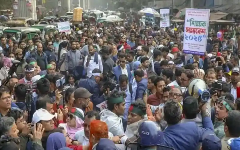 প্রাথমিক শিক্ষকদের দাবি মানা না হলে আমরণ কর্মসূচি ঘোষণা. Channel i News - চ্যানেল আই নিউজ