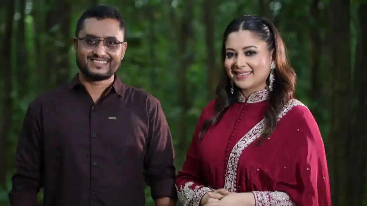 আমিনুল ও তার সঙ্গী দ্বৈত গানে পারফর্ম করছেন. Channel i News - চ্যানেল আই নিউজ